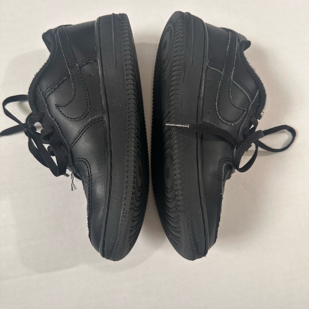 Nike Air Force 1 black low top sneakers boys size 13 - Picture 2 of 7